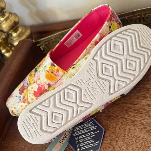 New TOMS Alpargata White Floral Slip Ons - Picture 7 of 7